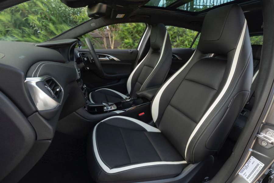 Интерьер Infiniti Q30S 2.0t 2018 года  (AU) (фото 27 из 37)